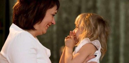 Dijete koje nije imalo dovoljno majčinske ljubavi u životu razvija 10 loših osobina- 1 JE NAJG0RA.. Dijete koje nije imalo dovoljno majčinske ljubavi u životu razvija 10 loših osobina- 1 JE NAJG0RA.. - featured image