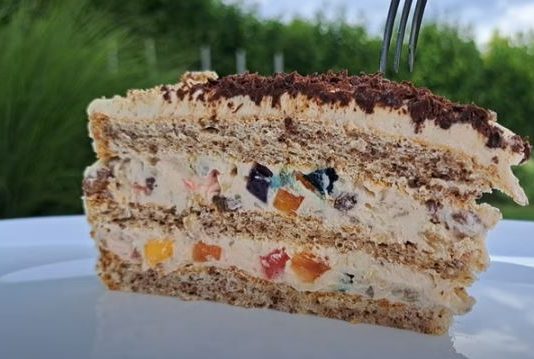 TORTA RUSKA SALATA: Starinska torta za sve prilike – Ništa lakše i ukusnije niste probali! TORTA RUSKA SALATA: Starinska torta za sve prilike – Ništa lakše i ukusnije niste probali! - featured image