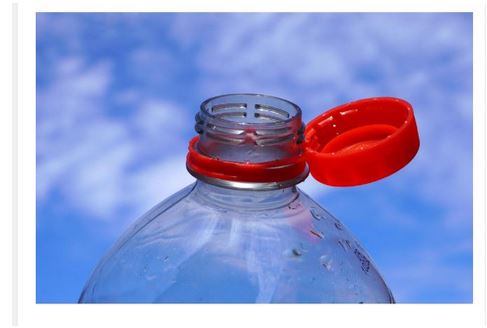 “A JA BESNA ŠTO MI ČEP UDARA U NOS” Sve vreme pogrešno otvarate NOVE FLAŠE, kad vidite ovaj GENIJALNI TRIK, oduševićete se (VIDEO) - featured image “A JA BESNA ŠTO MI ČEP UDARA U NOS” Sve vreme pogrešno otvarate NOVE FLAŠE, kad vidite ovaj GENIJALNI TRIK, oduševićete se (VIDEO) - featured image