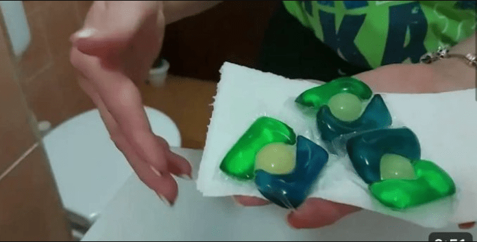 UMRLA BIH, A NE BI ZNALA: Uradim ovo i kupatilo mirise neverovatnih 70 dana💥