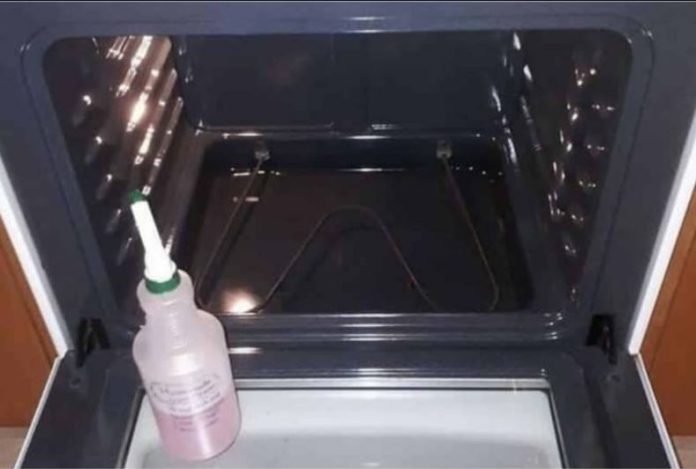 Novi način čišćenja pećnice osvaja internet: Čisto i savršeno odmašćeno bez posla – OD SADA ĆU ČISTITI SAMO NA OVAJ NAČIN! - featured image Novi način čišćenja pećnice osvaja internet: Čisto i savršeno odmašćeno bez posla – OD SADA ĆU ČISTITI SAMO NA OVAJ NAČIN! - featured image