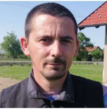 Ovaj Bosanac zbog svog imena hit na Balkanu: Pop nije hteo da mu krsti decu kad je čuo kako se zove, policija mu prašta prekršaje, tek da vidite imena braće