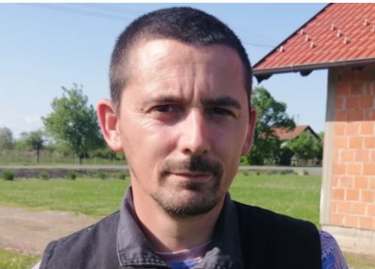 Ovaj Bosanac zbog svog imena hit na Balkanu: Pop nije hteo da mu krsti decu kad je čuo kako se zove, policija mu prašta prekršaje, tek da vidite imena braće