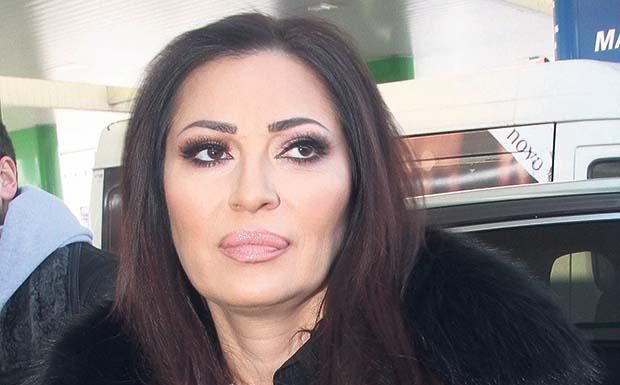 CECA NEUTEŠNA! DOMOM RAŽNATOVIĆA VLADA TUGA: Pevačica mu uputila POSLEDNJE ZBOGOM! SRCE JOJ SLOMLJENO! (FOTO) CECA NEUTEŠNA! DOMOM RAŽNATOVIĆA VLADA TUGA: Pevačica mu uputila POSLEDNJE ZBOGOM! SRCE JOJ SLOMLJENO! (FOTO) - featured image