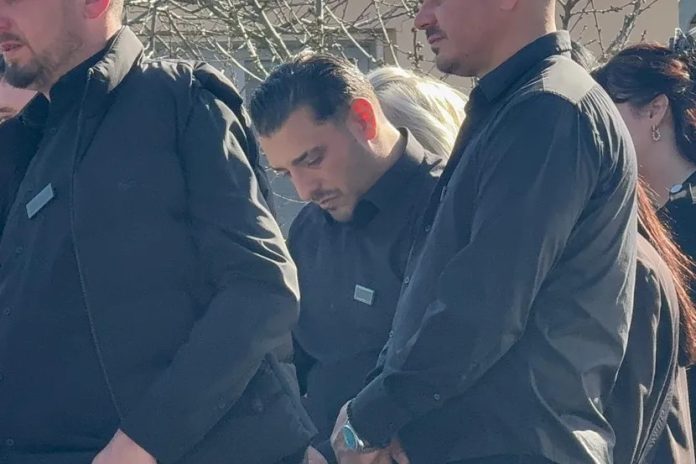 Najpotresnija scena – Darko Lazić ne može da se odvoji od brata, drži se za sanduk: “To je samo privremeno” - featured image