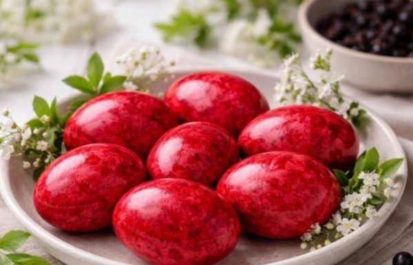 Na OVAJ NAČIN Ruskinje dobijaju NAJLEPŠE CRVENE NIJANSE I EFEKAT MERMERA: Uskršnja jaja izgledaju nestvarno, a tehnika je potpuno prirodna Na OVAJ NAČIN Ruskinje dobijaju NAJLEPŠE CRVENE NIJANSE I EFEKAT MERMERA: Uskršnja jaja izgledaju nestvarno, a tehnika je potpuno prirodna - featured image