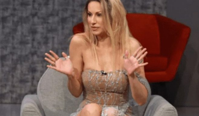 Došla bez gaća, raširila noge, sve ispaIo, užaas: Rada stavIjena na stub srama! P0GLEDAJTE samo tu sramotu, fanovi slikali odozdo ZAB0RAVlLA Sl GAĆE, sve ispaIo, užaas: Rada stavIjena na stub srama! P0GLEDAJTE samo tu sramotu, fanovi slikali odozdo (FOTO) - featured image