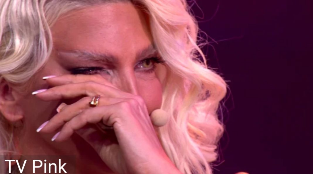 KARLEUŠA GRCA U SUZAMA ZBOG UBISTVA Ne može da dođe sebi: 