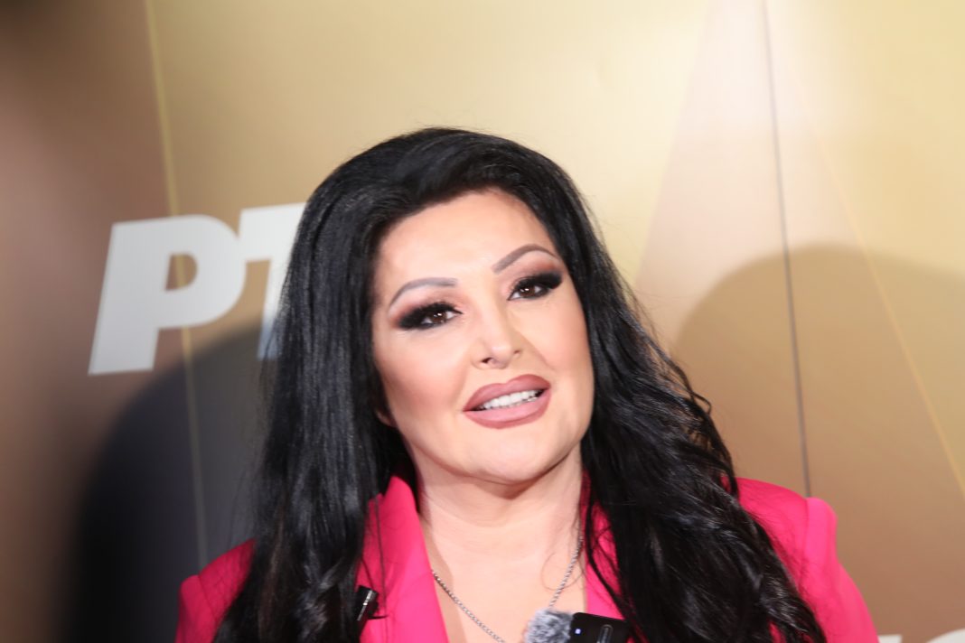 NEPREPOZNATLJIVA! Dragana Mirković ŠOKIRALA izgledom – Duga crna kosa nestala, pogledajte što je učinila! (FOTO) - featured image