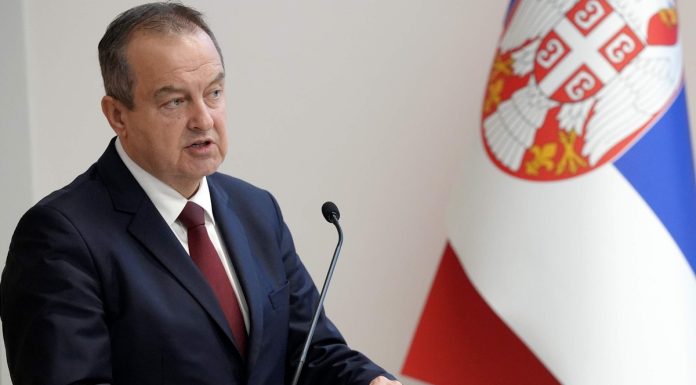 POTRESNE INFORMACIJE ZA SRBIJU: Upravo saznajemo da je UMRO – oglasio se i Vučić.. Dačić uputio saučešće zbog smrti bivšeg direktora FBI: "Dao značajan doprinos borbi protiv terorizma i organizovanog kriminala" - featured image