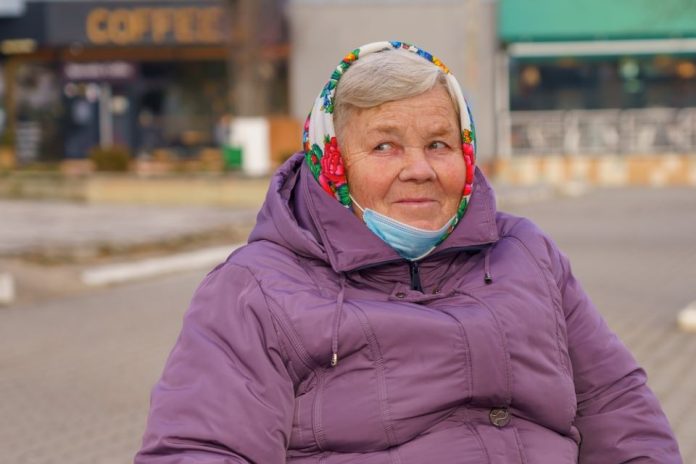 Čuvam unuče nezahvalnoj snaji, ne daju mi da jedem sa njima u mojoj kući: Sina je okrenula protiv mene, moraću da im pokažem vrata - featured image