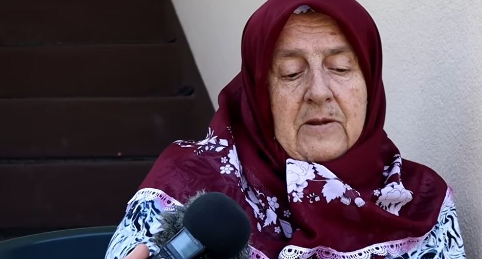 “Nije lako udati se nakon toliko godina braka, ali sam našla sreću”: Jasmina uživa u braku pod stare dane, a evo kako se odlučila na brak - featured image “Nije lako udati se nakon toliko godina braka, ali sam našla sreću”: Jasmina uživa u braku pod stare dane, a evo kako se odlučila na brak - featured image