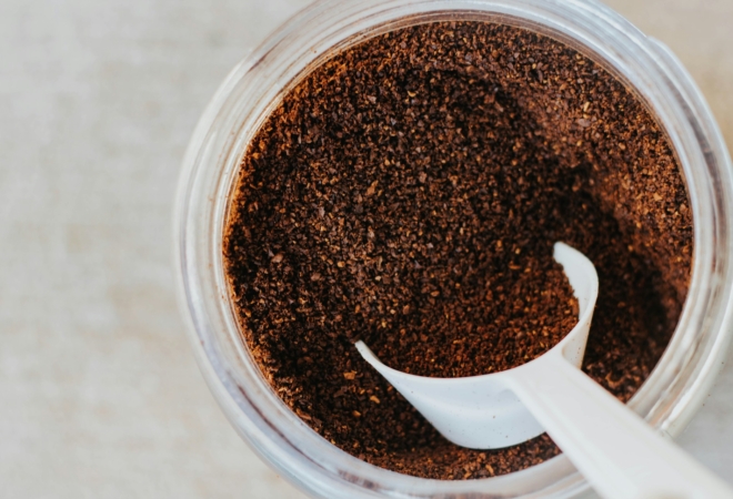 Ljudi bi u lipnju trebali posipati talog kafe kraj prozora: Rješava veliki problem - featured image Ljudi bi u lipnju trebali posipati talog kafe kraj prozora: Rješava veliki problem - featured image