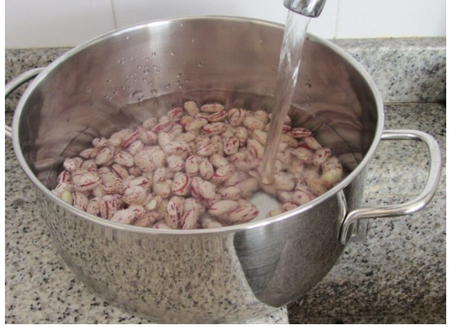 U vodi, nikako: Prije kuhanja grah najbolje potopite u ovu jednu namirnicu - featured image U vodi, nikako: Prije kuhanja grah najbolje potopite u ovu jednu namirnicu - featured image