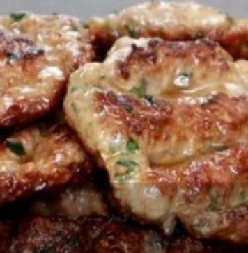 Turci imaju najbolji recept za faširane šnicle: Sočnije i ukusnije ne mogu biti, a tajna je u jednostavnom triku Turci imaju najbolji recept za faširane šnicle: Sočnije i ukusnije ne mogu biti, a tajna je u jednostavnom triku - featured image