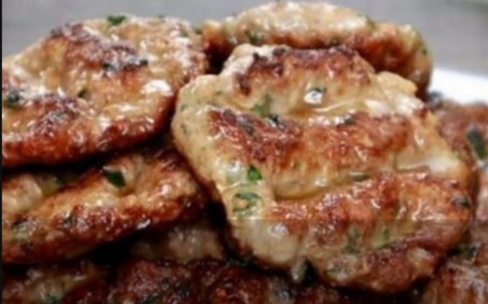 Turci imaju najbolji recept za faširane šnicle: Sočnije i ukusnije ne mogu biti, a tajna je u jednostavnom triku - featured image Turci imaju najbolji recept za faširane šnicle: Sočnije i ukusnije ne mogu biti, a tajna je u jednostavnom triku - featured image