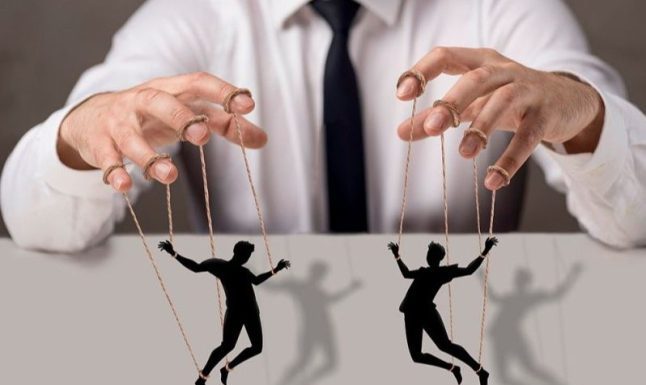 SVAKI MANIPULATOR KORISTI SLEDEĆE 4 REČENICE I TAKO SE IGRA SA VAMA: Ako ovako odreagujete i NEĆETE BITI NIKAD POVREĐENI SVAKI MANIPULATOR KORISTI SLEDEĆE 4 REČENICE I TAKO SE IGRA SA VAMA: Ako ovako odreagujete i NEĆETE BITI NIKAD POVREĐENI - featured image