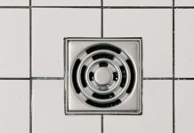 Smrdi vam iz kupatila čim padne kiša? Dovoljno je da ubacite 1 sitnicu u odvod PR0BLEM ĆE NESTATl ZAUVLJEK! Smrdi vam iz kupatila čim padne kiša? Dovoljno je da ubacite 1 sitnicu u odvod PR0BLEM ĆE NESTATl ZAUVLJEK! - featured image
