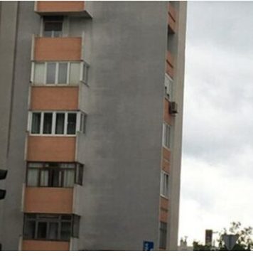 Fotografija ove stambene zgrade iz Splita obišla je celi Balkan, a sve zbog sulude ideje jednog stanara Fotografija ove stambene zgrade iz Splita obišla je celi Balkan, a sve zbog sulude ideje jednog stanara - featured image