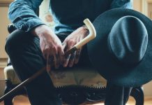 Ako imate između 55 i 75 godina: 7 stvari koje je ponekad mudro zadržati za sebe Ako imate između 55 i 75 godina: 7 stvari koje je ponekad mudro zadržati za sebe - featured image